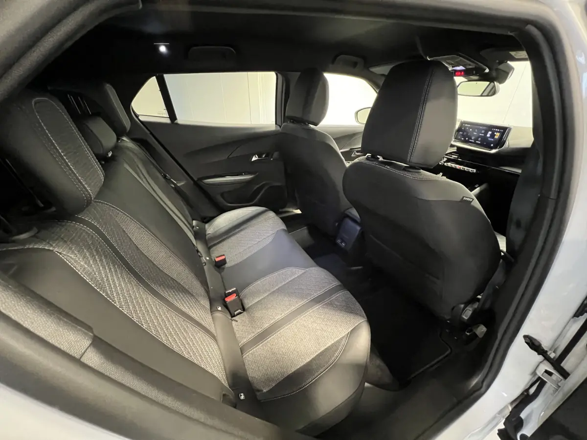 EV Allure Avantage 54 kWh | SoH 97% | Achteruitrijcamera | Android/Apple Carplay | LM Velgen 17" | PDC Voor en Achter | Cruise Control | Bluetooth | DAB | Airco |