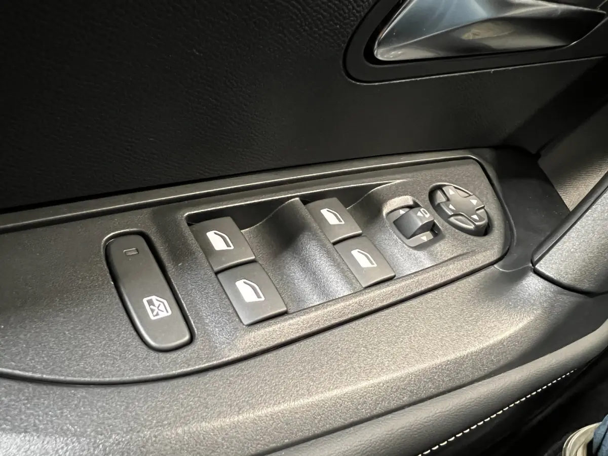 EV Allure Avantage 54 kWh | SoH 97% | Achteruitrijcamera | Android/Apple Carplay | LM Velgen 17" | PDC Voor en Achter | Cruise Control | Bluetooth | DAB | Airco |
