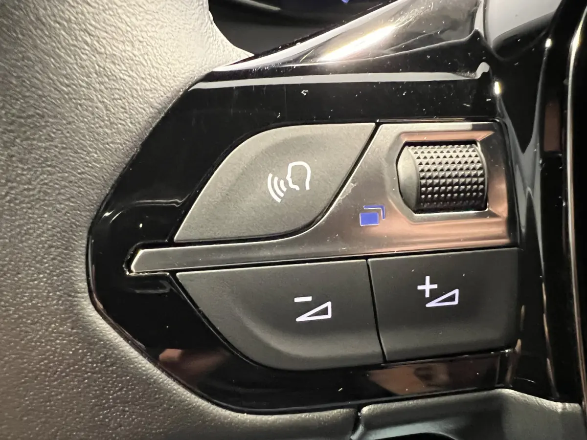 EV Allure Avantage 54 kWh | SoH 97% | Achteruitrijcamera | Android/Apple Carplay | LM Velgen 17" | PDC Voor en Achter | Cruise Control | Bluetooth | DAB | Airco |