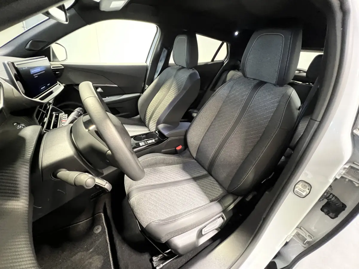 EV Allure Avantage 54 kWh | SoH 97% | Achteruitrijcamera | Android/Apple Carplay | LM Velgen 17" | PDC Voor en Achter | Cruise Control | Bluetooth | DAB | Airco |