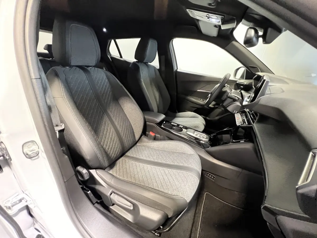 EV Allure Avantage 54 kWh | SoH 97% | Achteruitrijcamera | Android/Apple Carplay | LM Velgen 17" | PDC Voor en Achter | Cruise Control | Bluetooth | DAB | Airco |
