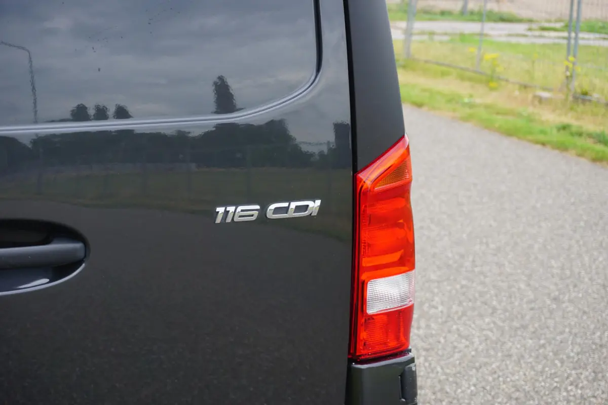 116 CDI Lang Grijs |1e eigenaar |Automaat |Camera |Cruise |Navi |Airco |163 pk |Carplay |Android Auto |EURO6 |Lederen stuurwiel |BPM vrij!