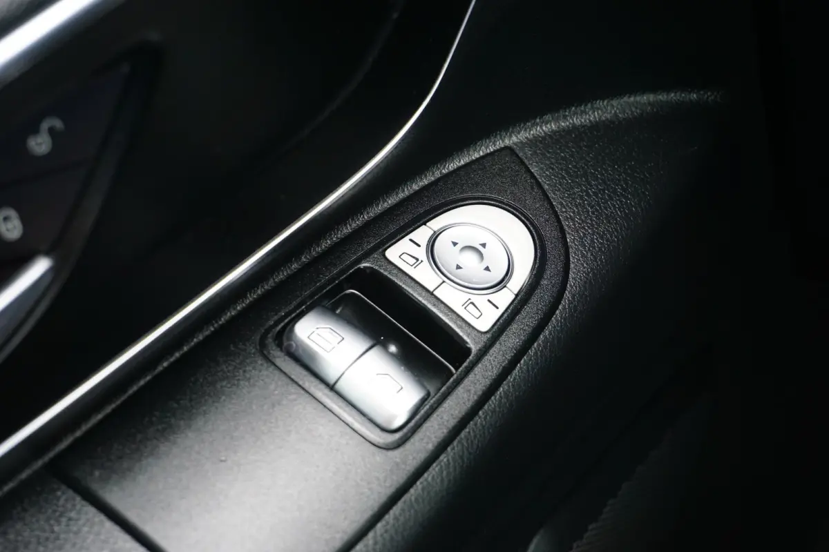 116 CDI Lang Grijs |1e eigenaar |Automaat |Camera |Cruise |Navi |Airco |163 pk |Carplay |Android Auto |EURO6 |Lederen stuurwiel |BPM vrij!