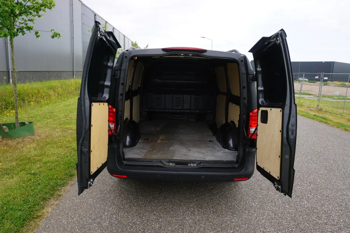 116 CDI Lang Grijs |1e eigenaar |Automaat |Camera |Cruise |Navi |Airco |163 pk |Carplay |Android Auto |EURO6 |Lederen stuurwiel |BPM vrij!