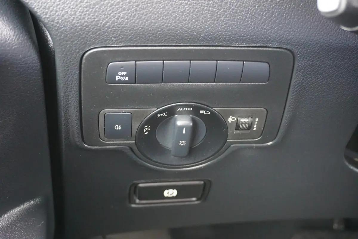 116 CDI Lang Grijs |1e eigenaar |Automaat |Camera |Cruise |Navi |Airco |163 pk |Carplay |Android Auto |EURO6 |Lederen stuurwiel |BPM vrij!