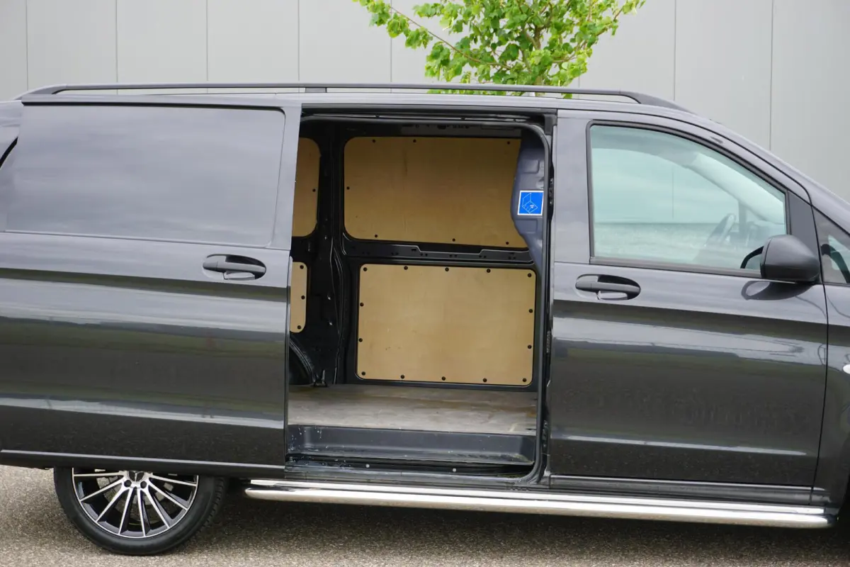 116 CDI Lang Grijs |1e eigenaar |Automaat |Camera |Cruise |Navi |Airco |163 pk |Carplay |Android Auto |EURO6 |Lederen stuurwiel |BPM vrij!