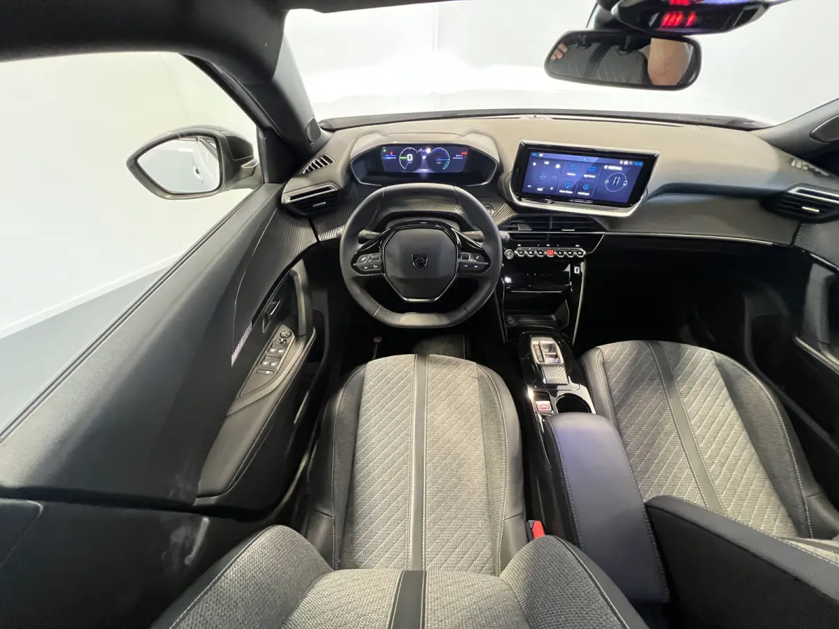 EV Allure Avantage 54 kWh | SoH 97.4% | Android/Apple Carplay | LM Velgen 17" | PDC Voor en Achter | Cruise Control | Bluetooth | DAB | Airco |