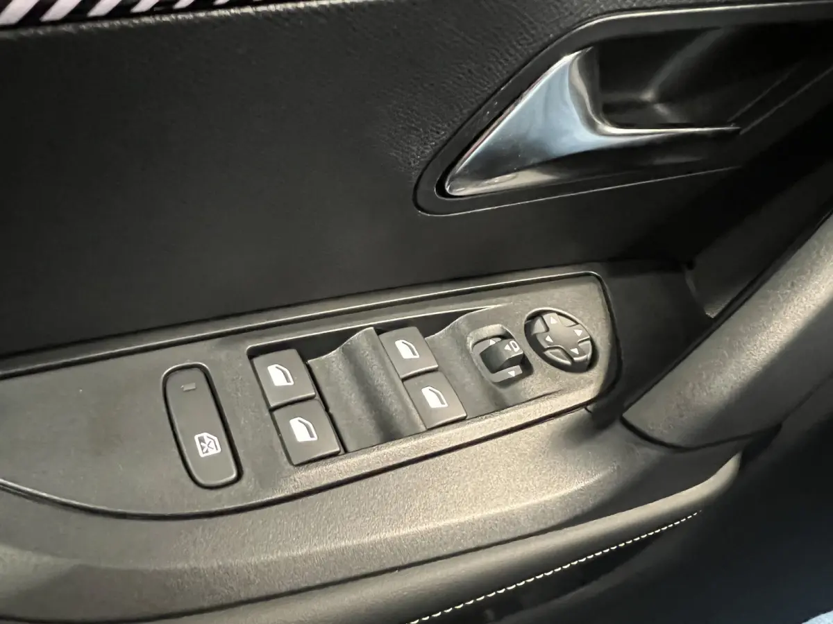 EV Allure Avantage 54 kWh | SoH 97.4% | Android/Apple Carplay | LM Velgen 17" | PDC Voor en Achter | Cruise Control | Bluetooth | DAB | Airco |
