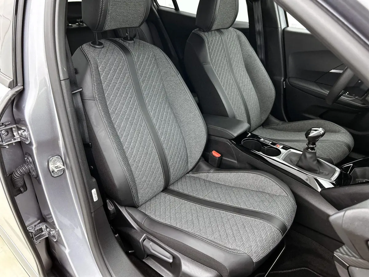 SUV Allure 100pk | Navigatie | Climate Control | Cruise Control | Parkeersensoren v+a | Keyless | Armsteun | Digitaal instrumentenpaneel | Draadloze Apple Carplay / Android Auto + telefoonla
