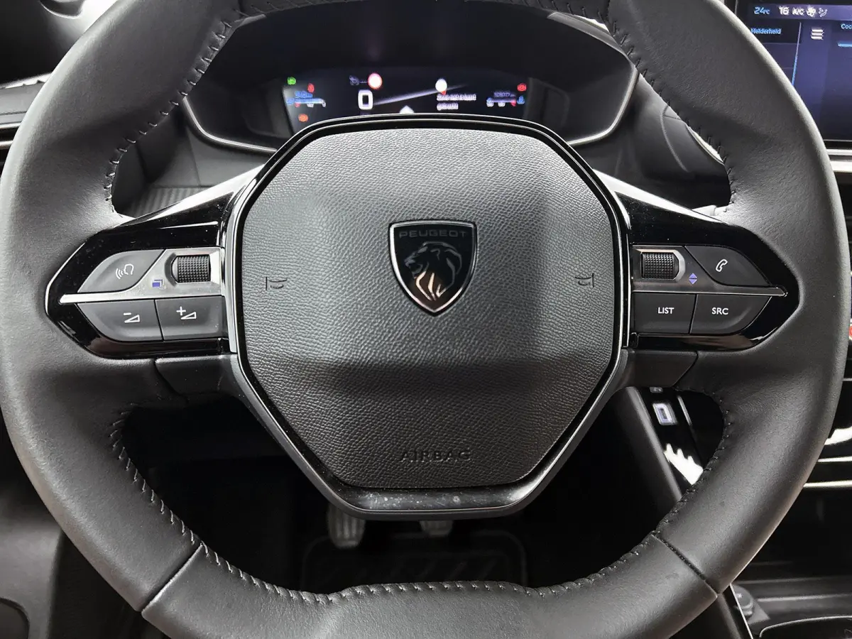 SUV Allure 100pk | Navigatie | Climate Control | Cruise Control | Parkeersensoren v+a | Keyless | Armsteun | Digitaal instrumentenpaneel | Draadloze Apple Carplay / Android Auto + telefoonla