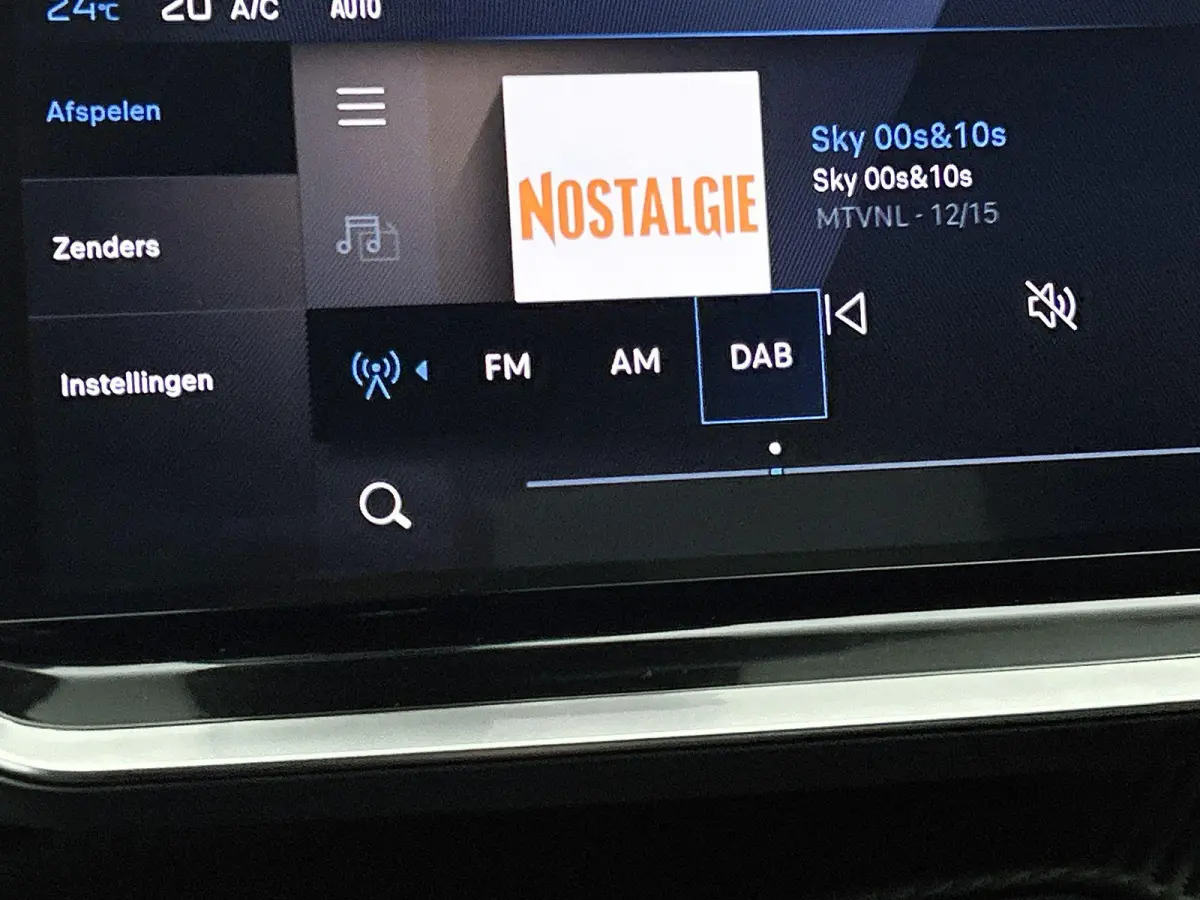 SUV Allure 100pk | Navigatie | Climate Control | Cruise Control | Parkeersensoren v+a | Keyless | Armsteun | Digitaal instrumentenpaneel | Draadloze Apple Carplay / Android Auto + telefoonla