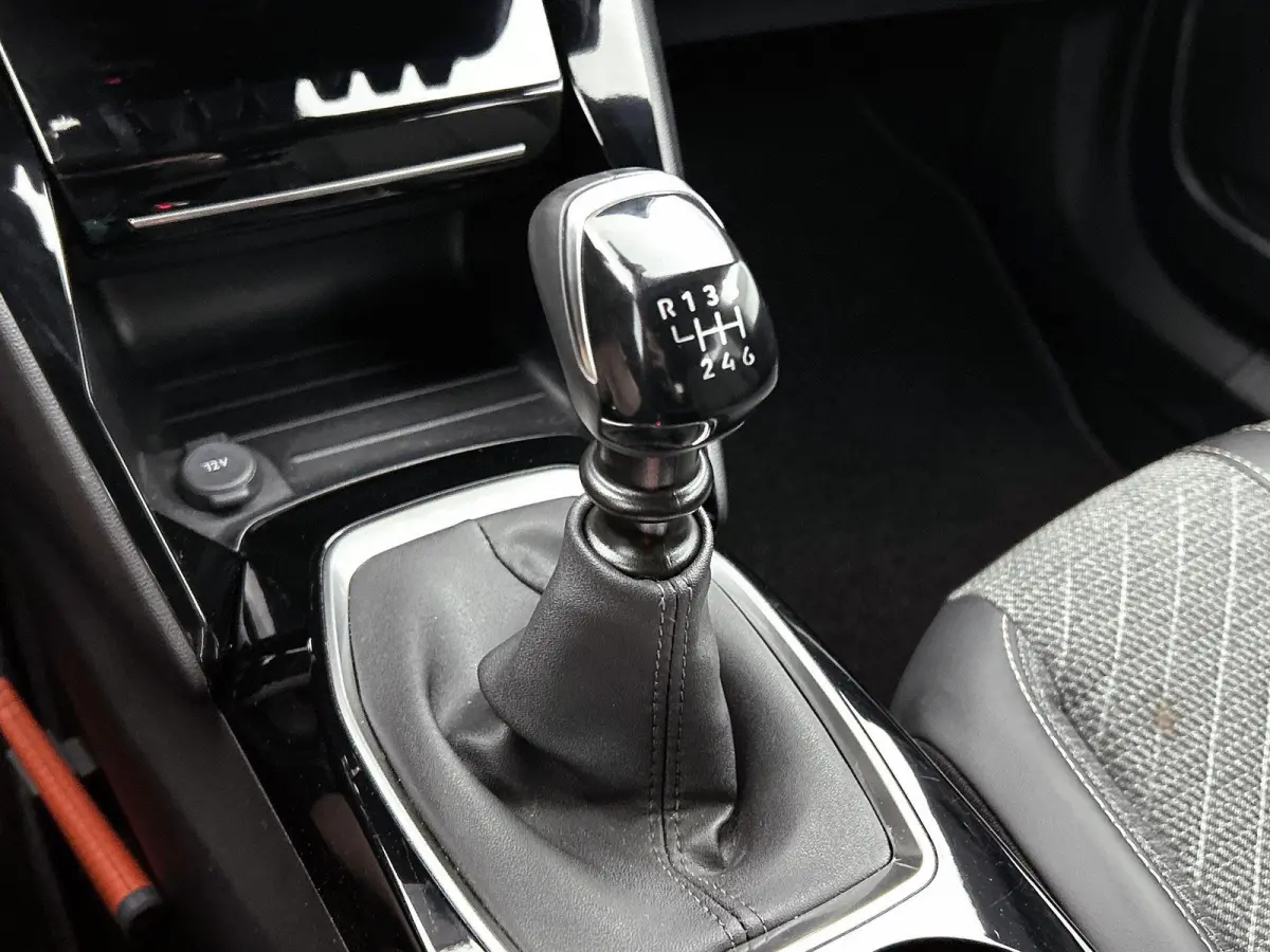 SUV Allure 100pk | Navigatie | Climate Control | Cruise Control | Parkeersensoren v+a | Keyless | Armsteun | Digitaal instrumentenpaneel | Draadloze Apple Carplay / Android Auto + telefoonla