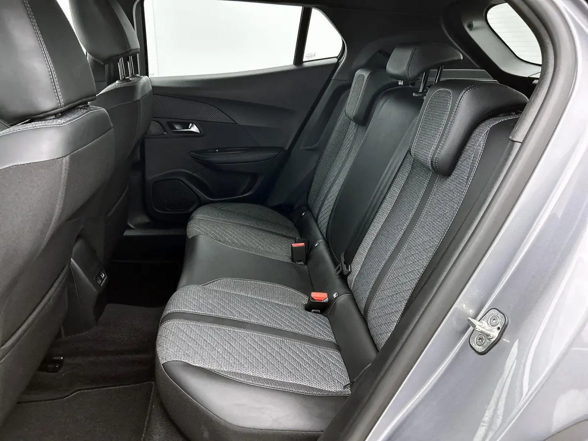 SUV Allure 100pk | Navigatie | Climate Control | Cruise Control | Parkeersensoren v+a | Keyless | Armsteun | Digitaal instrumentenpaneel | Draadloze Apple Carplay / Android Auto + telefoonla