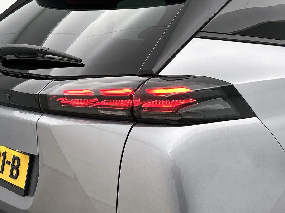 SUV Allure 100pk | Navigatie | Climate Control | Cruise Control | Parkeersensoren v+a | Keyless | Armsteun | Digitaal instrumentenpaneel | Draadloze Apple Carplay / Android Auto + telefoonla