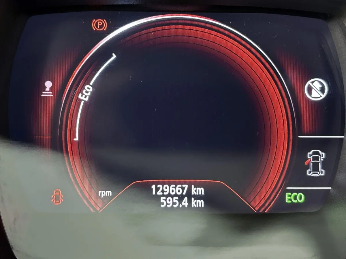 1.3 TCe Intens Airco | Stoelverwarming | Apple Carplay | Android Auto | Cruise Control | Achteruitrijcamera | Bluetooth | Buitenspiegels Elektrisch Inklapbaar | Dakrails | Lederen Stuurwiel 