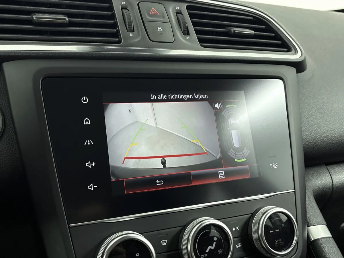 1.3 TCe Intens Airco | Stoelverwarming | Apple Carplay | Android Auto | Cruise Control | Achteruitrijcamera | Bluetooth | Buitenspiegels Elektrisch Inklapbaar | Dakrails | Lederen Stuurwiel 