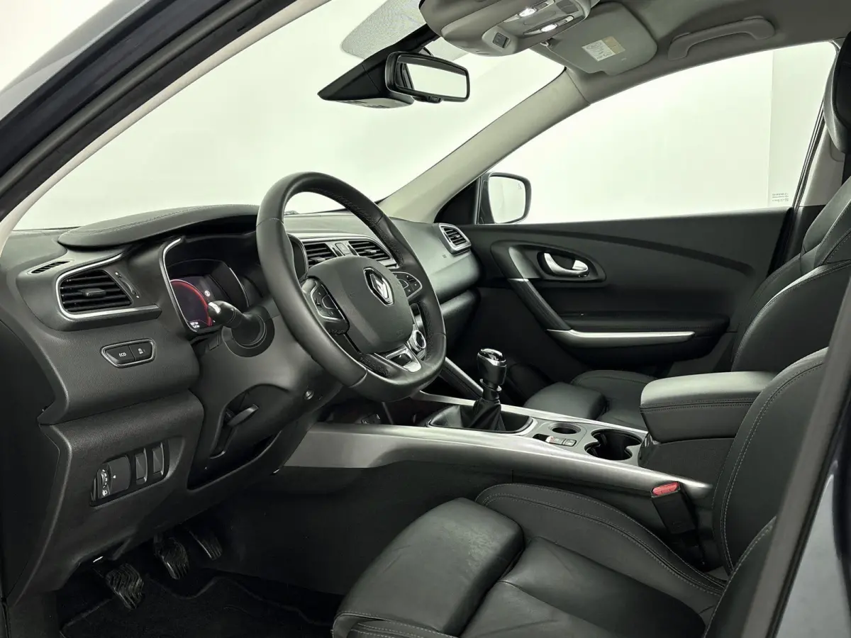 1.3 TCe Intens Airco | Stoelverwarming | Apple Carplay | Android Auto | Cruise Control | Achteruitrijcamera | Bluetooth | Buitenspiegels Elektrisch Inklapbaar | Dakrails | Lederen Stuurwiel 