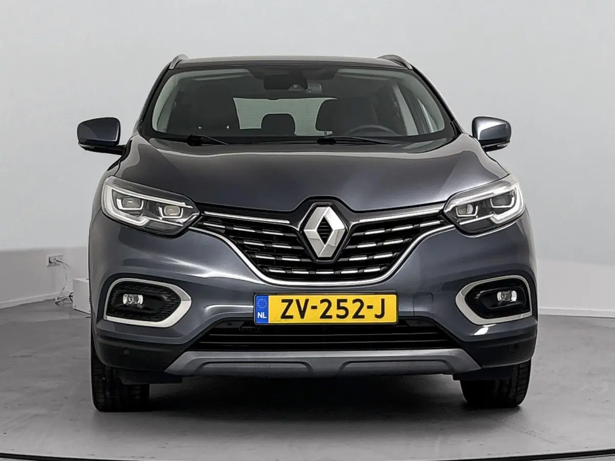 1.3 TCe Intens Airco | Stoelverwarming | Apple Carplay | Android Auto | Cruise Control | Achteruitrijcamera | Bluetooth | Buitenspiegels Elektrisch Inklapbaar | Dakrails | Lederen Stuurwiel 