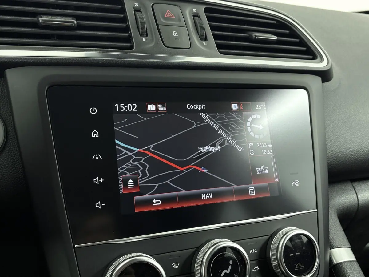 1.3 TCe Intens Airco | Stoelverwarming | Apple Carplay | Android Auto | Cruise Control | Achteruitrijcamera | Bluetooth | Buitenspiegels Elektrisch Inklapbaar | Dakrails | Lederen Stuurwiel 