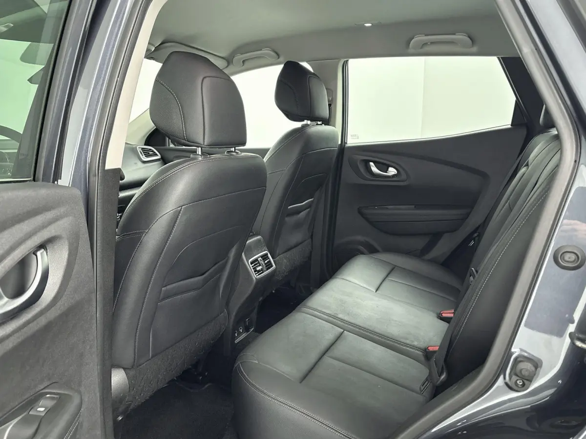 1.3 TCe Intens Airco | Stoelverwarming | Apple Carplay | Android Auto | Cruise Control | Achteruitrijcamera | Bluetooth | Buitenspiegels Elektrisch Inklapbaar | Dakrails | Lederen Stuurwiel 