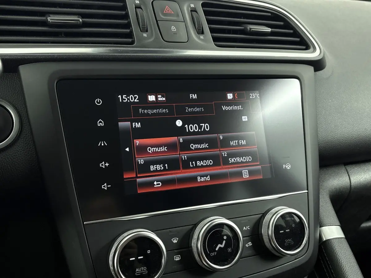 1.3 TCe Intens Airco | Stoelverwarming | Apple Carplay | Android Auto | Cruise Control | Achteruitrijcamera | Bluetooth | Buitenspiegels Elektrisch Inklapbaar | Dakrails | Lederen Stuurwiel 
