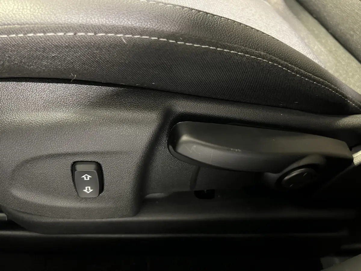 1.2 Turbo Elegance | Navigatie/Android/Apple Carplay | LM Velgen 16" | Cruise Control | PDC Voor en Achter | Airco | DAB |