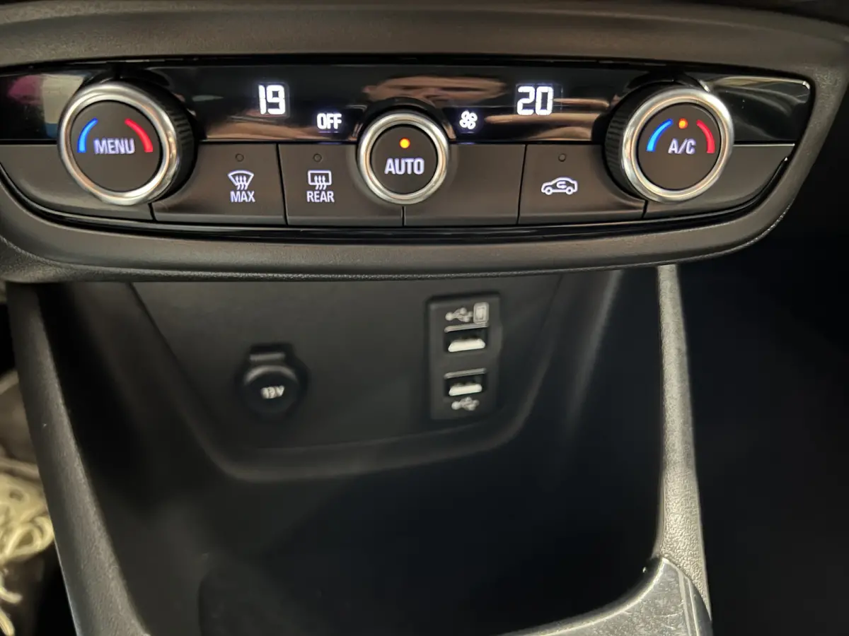 1.2 Turbo Elegance | Navigatie/Android/Apple Carplay | LM Velgen 16" | Cruise Control | PDC Voor en Achter | Airco | DAB |