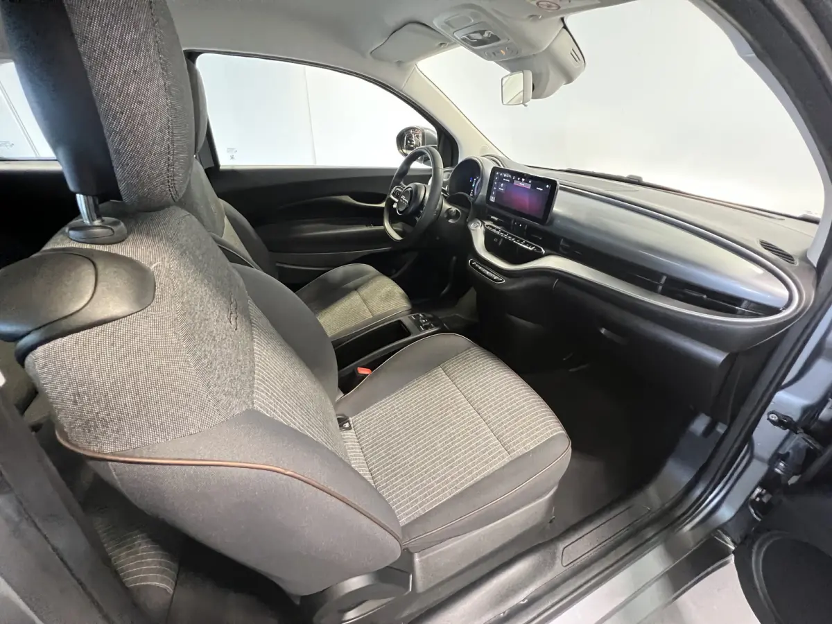Icon 42 kWh | Navigatie/Android/Apple Carplay | LM Velgen 16" | Cruise Control | DAB | Cruise Control | Airco |