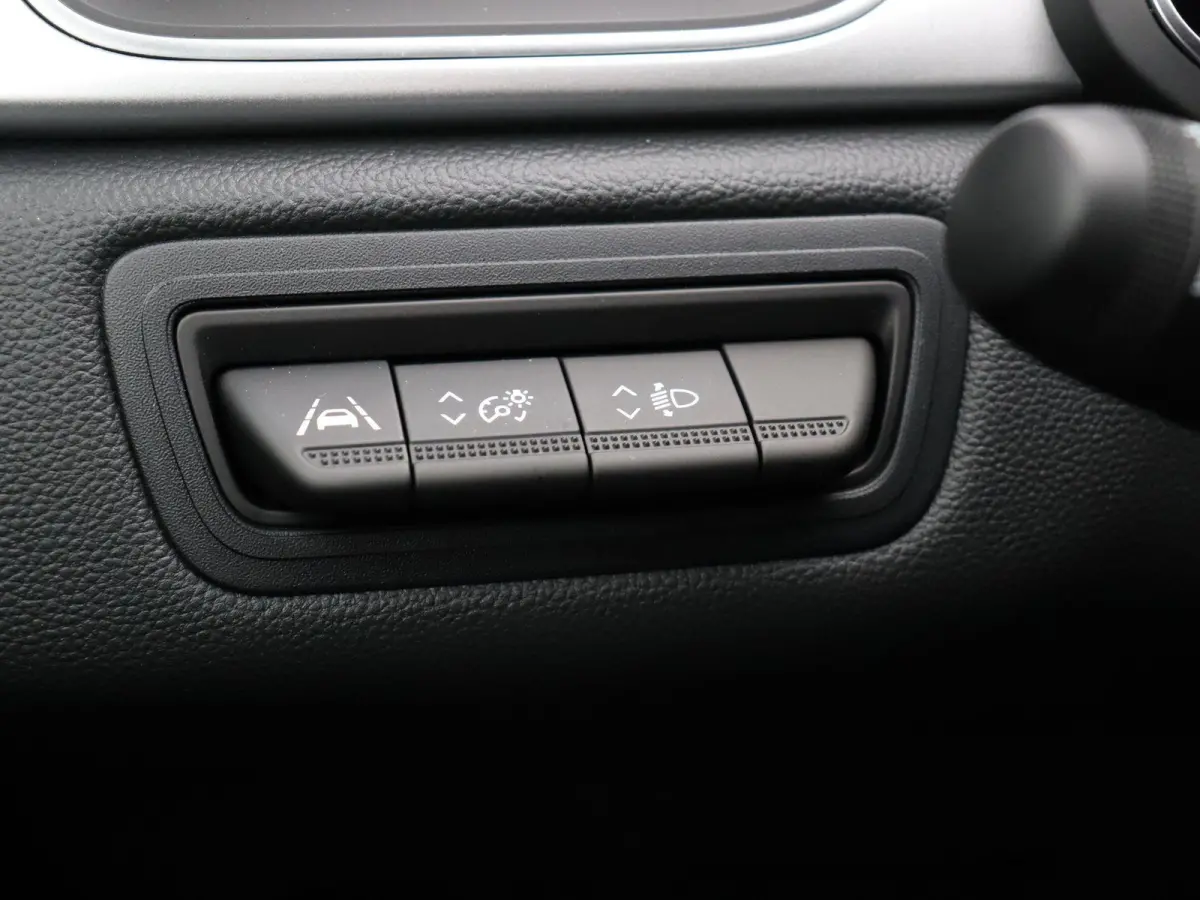 E-Tech Hybrid 145pk Techno | Led | Half leder | Apple carplay & Android auto | achteruitrij camera |
