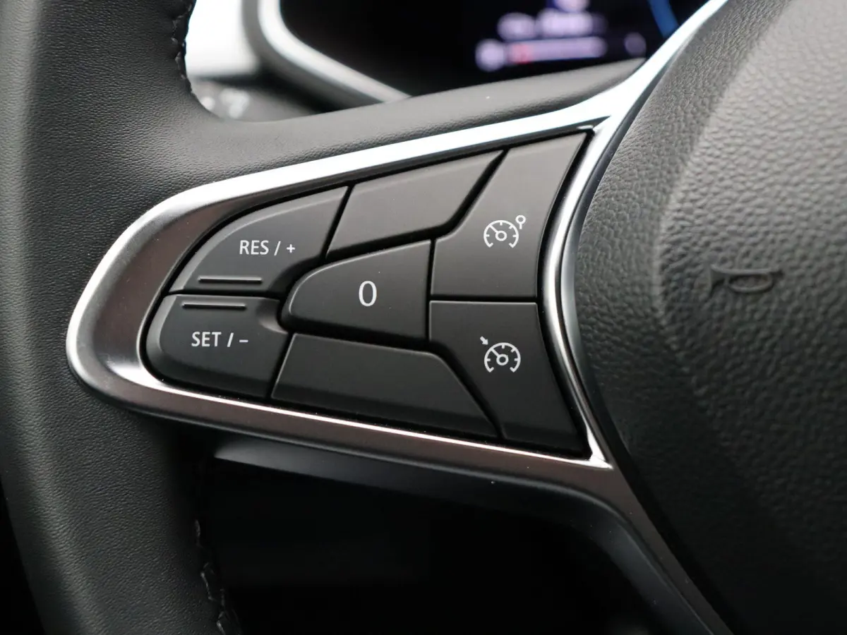 E-Tech Hybrid 145pk Techno | Led | Half leder | Apple carplay & Android auto | achteruitrij camera |