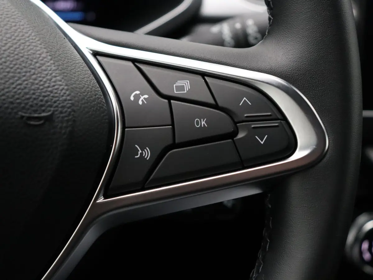 E-Tech Hybrid 145pk Techno | Led | Half leder | Apple carplay & Android auto | achteruitrij camera |