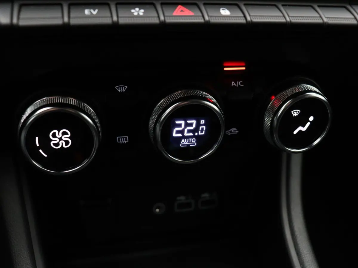 E-Tech Hybrid 145pk Techno | Led | Half leder | Apple carplay & Android auto | achteruitrij camera |