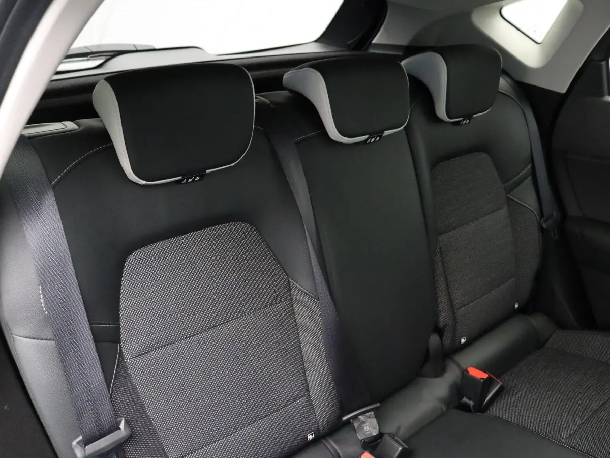 E-Tech Hybrid 145pk Techno | Led | Half leder | Apple carplay & Android auto | achteruitrij camera |