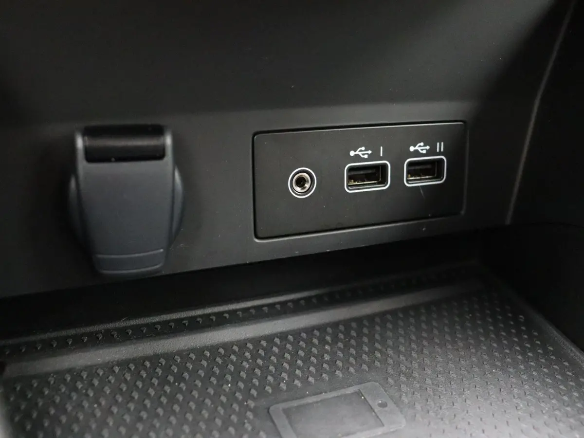 E-Tech Hybrid 145pk Techno | Led | Half leder | Apple carplay & Android auto | achteruitrij camera |
