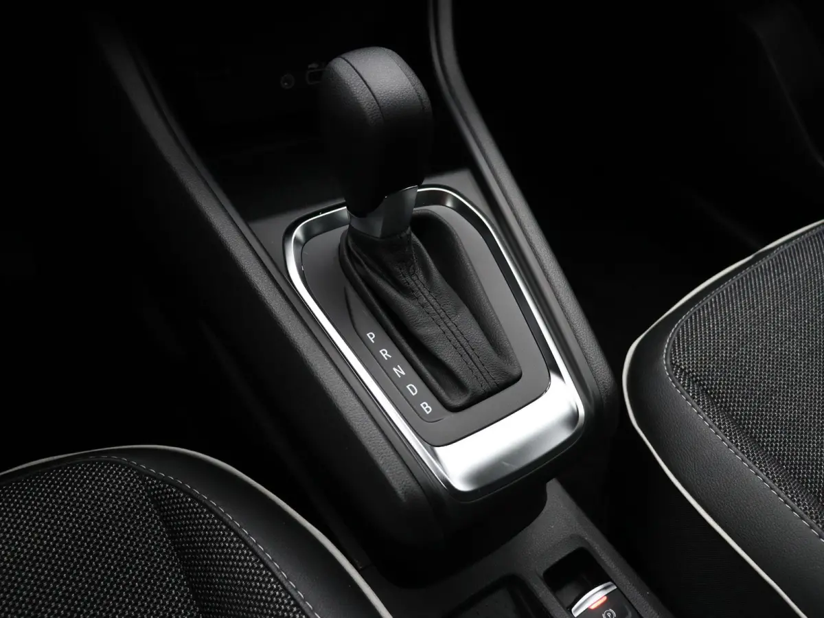 E-Tech Hybrid 145pk Techno | Led | Half leder | Apple carplay & Android auto | achteruitrij camera |