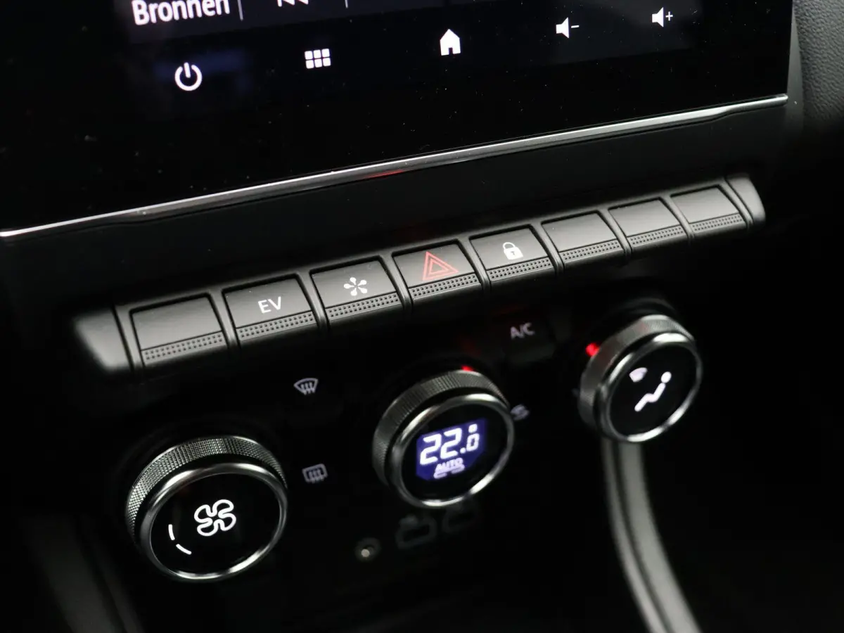 E-Tech Hybrid 145pk Techno | Led | Half leder | Apple carplay & Android auto | achteruitrij camera |