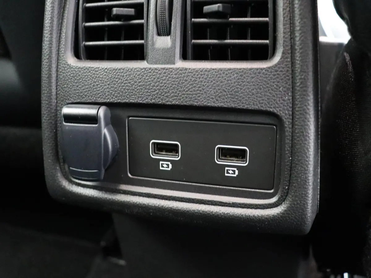 E-Tech Hybrid 145pk Techno | Led | Half leder | Apple carplay & Android auto | achteruitrij camera |