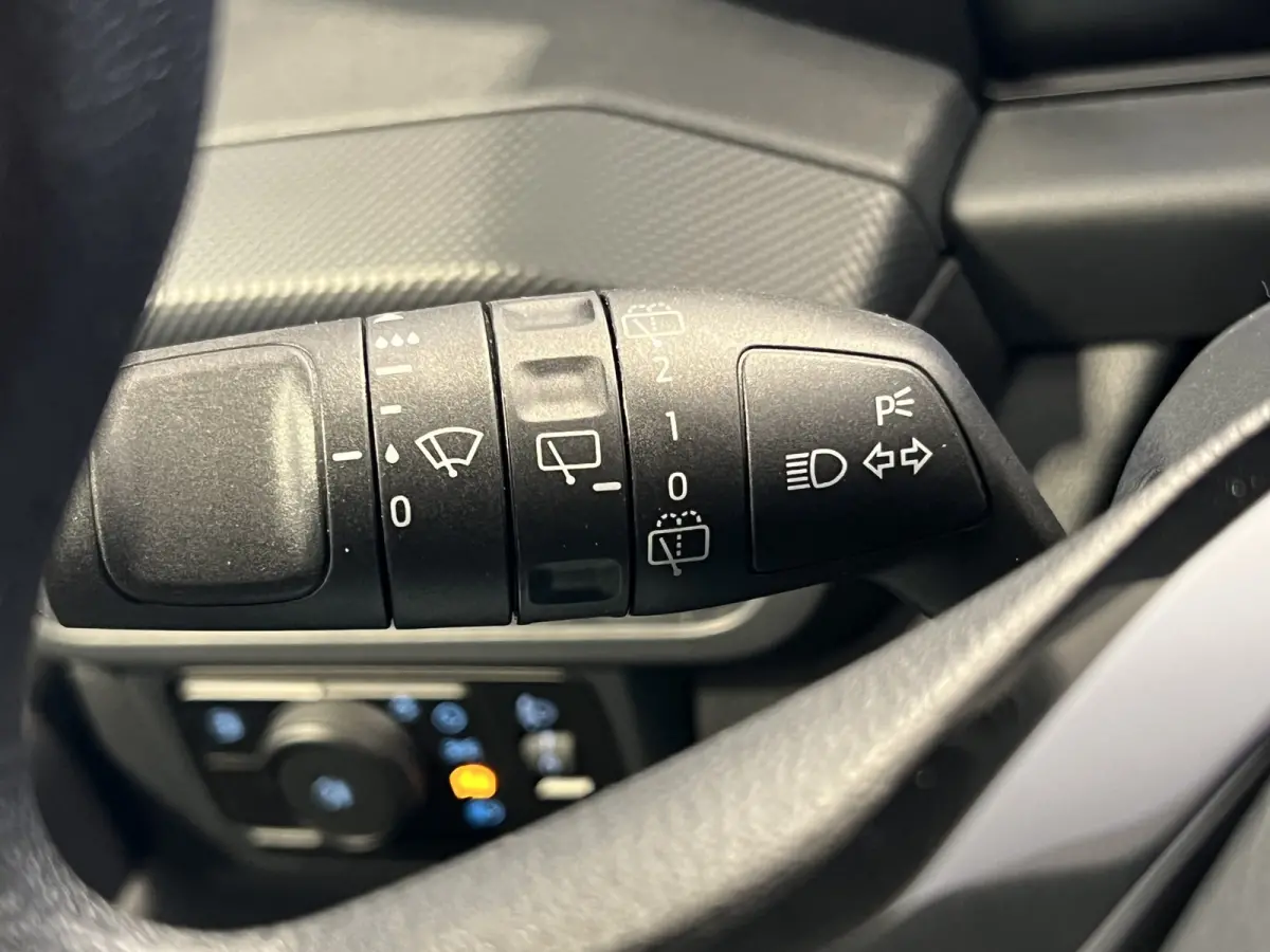 320 2.5 PHEV L1H1 Trend Trekhaak | Android Auto/Apple Carplay | Cruise Control | Achteruitrijcamera | PDC Voor en Achter | Verwarmde Voorruit |