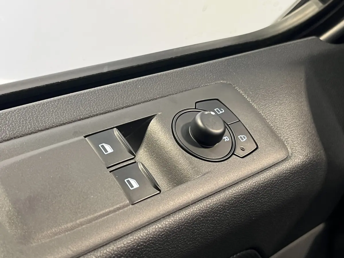 320 2.5 PHEV L1H1 Trend Trekhaak | Android Auto/Apple Carplay | Cruise Control | Achteruitrijcamera | PDC Voor en Achter | Verwarmde Voorruit |