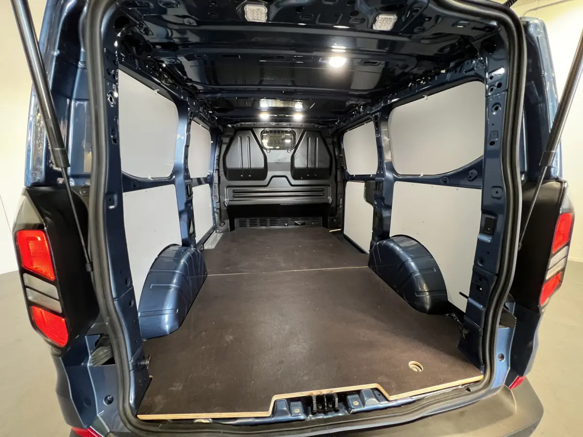 320 2.5 PHEV L1H1 Trend Trekhaak | Android Auto/Apple Carplay | Cruise Control | Achteruitrijcamera | PDC Voor en Achter | Verwarmde Voorruit |
