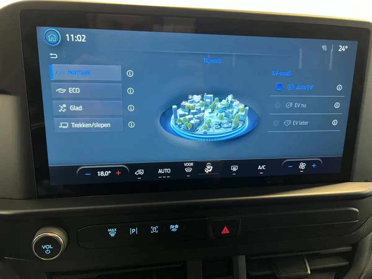 320 2.5 PHEV L1H1 Trend Trekhaak | Android Auto/Apple Carplay | Cruise Control | Achteruitrijcamera | PDC Voor en Achter | Verwarmde Voorruit |