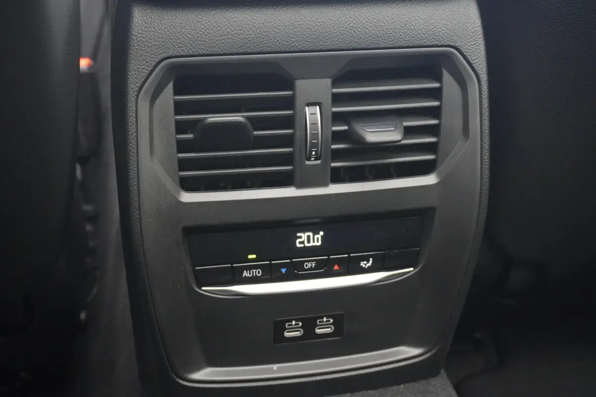 330e | M Sportpakket Pro | Panoramadak | Harman Kardon | Driving Assistant Professional | M Sportstoelen