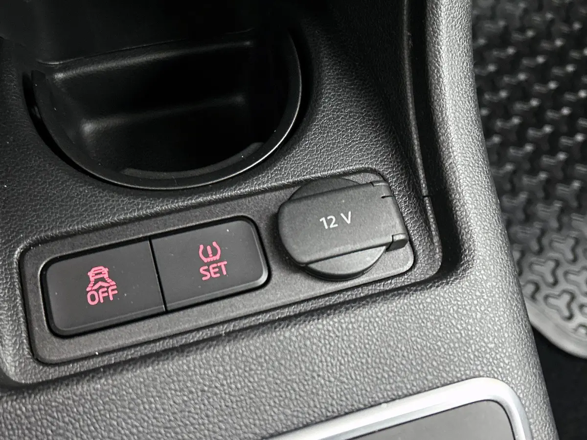 Up! 1.0 CROSS UP! 75 PK | Automaat | Stoelverwarming | Climatronic (Automatische Airco) | All Season Banden | Lichtmetalen Velgen | Parkeersensoren | Camera
