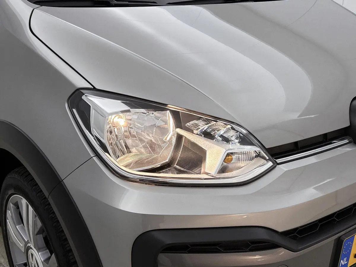Up! 1.0 CROSS UP! 75 PK | Automaat | Stoelverwarming | Climatronic (Automatische Airco) | All Season Banden | Lichtmetalen Velgen | Parkeersensoren | Camera