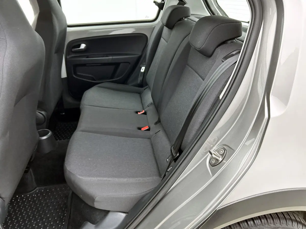 Up! 1.0 CROSS UP! 75 PK | Automaat | Stoelverwarming | Climatronic (Automatische Airco) | All Season Banden | Lichtmetalen Velgen | Parkeersensoren | Camera