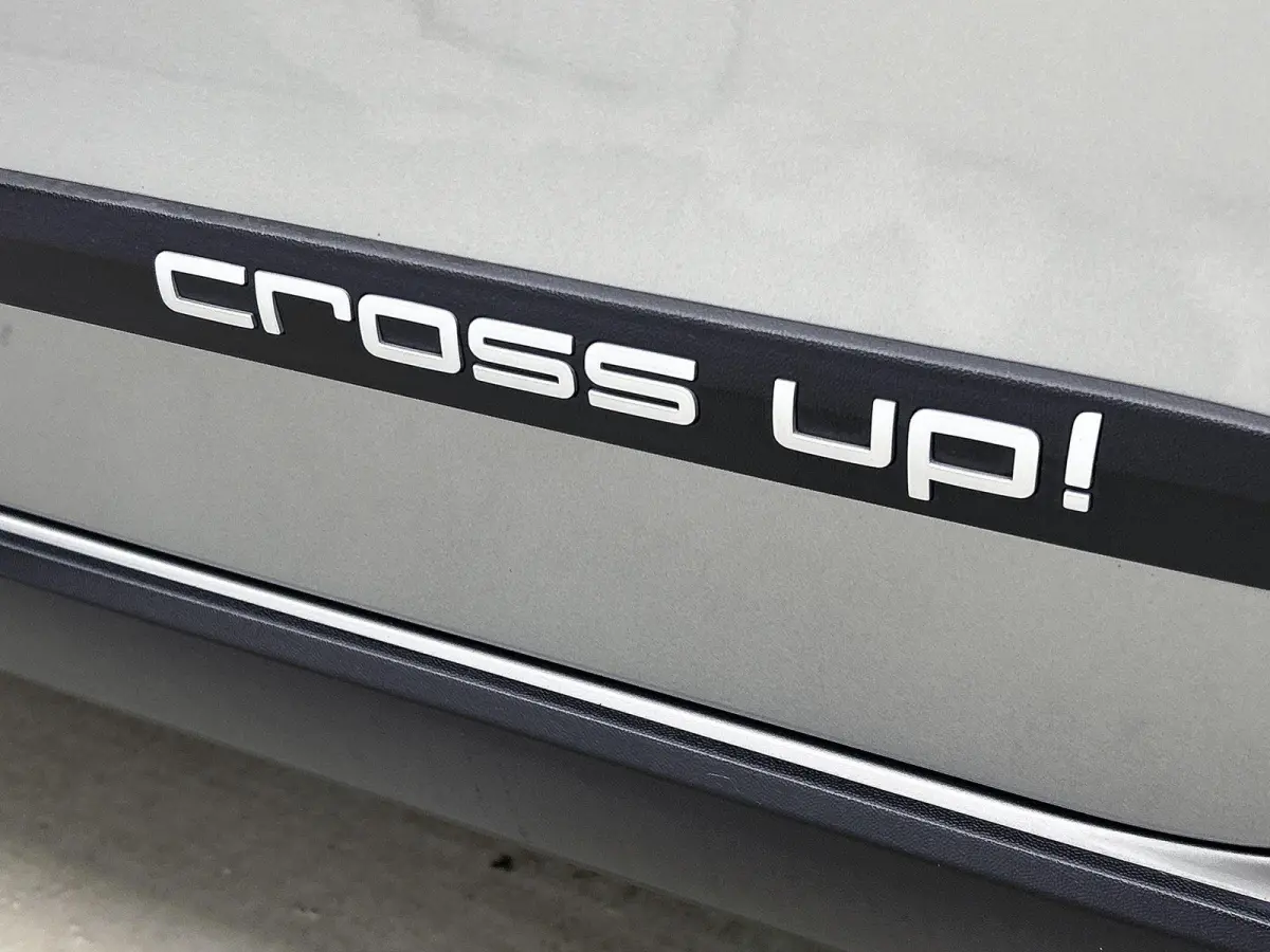 Up! 1.0 CROSS UP! 75 PK | Automaat | Stoelverwarming | Climatronic (Automatische Airco) | All Season Banden | Lichtmetalen Velgen | Parkeersensoren | Camera
