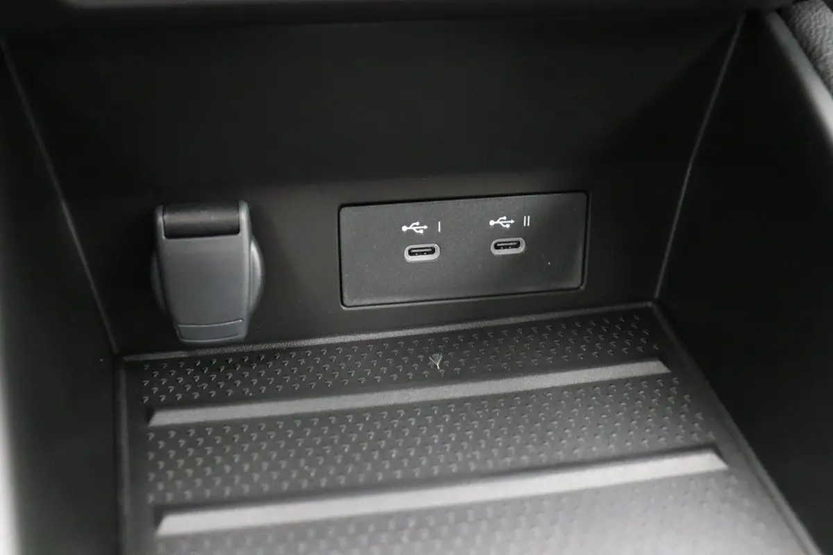 1.8 HEV AT Executive | Adaptieve Cruise Control | Stoel, Stuur en Voorruitverwarming | Rondom Camera's | 8 Jaar Fabrieksgarantie | €4000 Korting! |