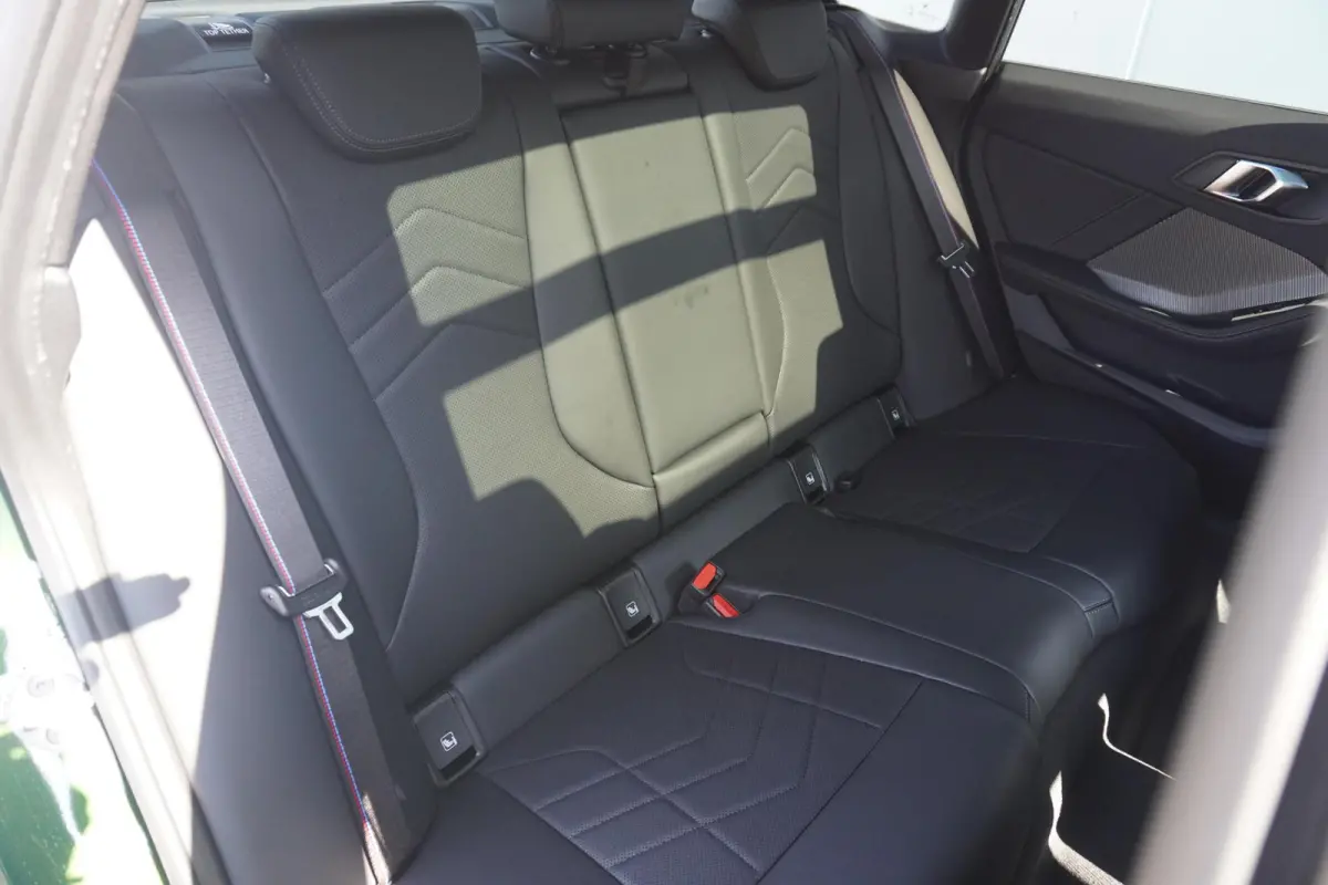 220 | M Sportpakket Pro | Panoramadak | Harman Kardon | Stuurwielrand verwarmd | Trekhaak