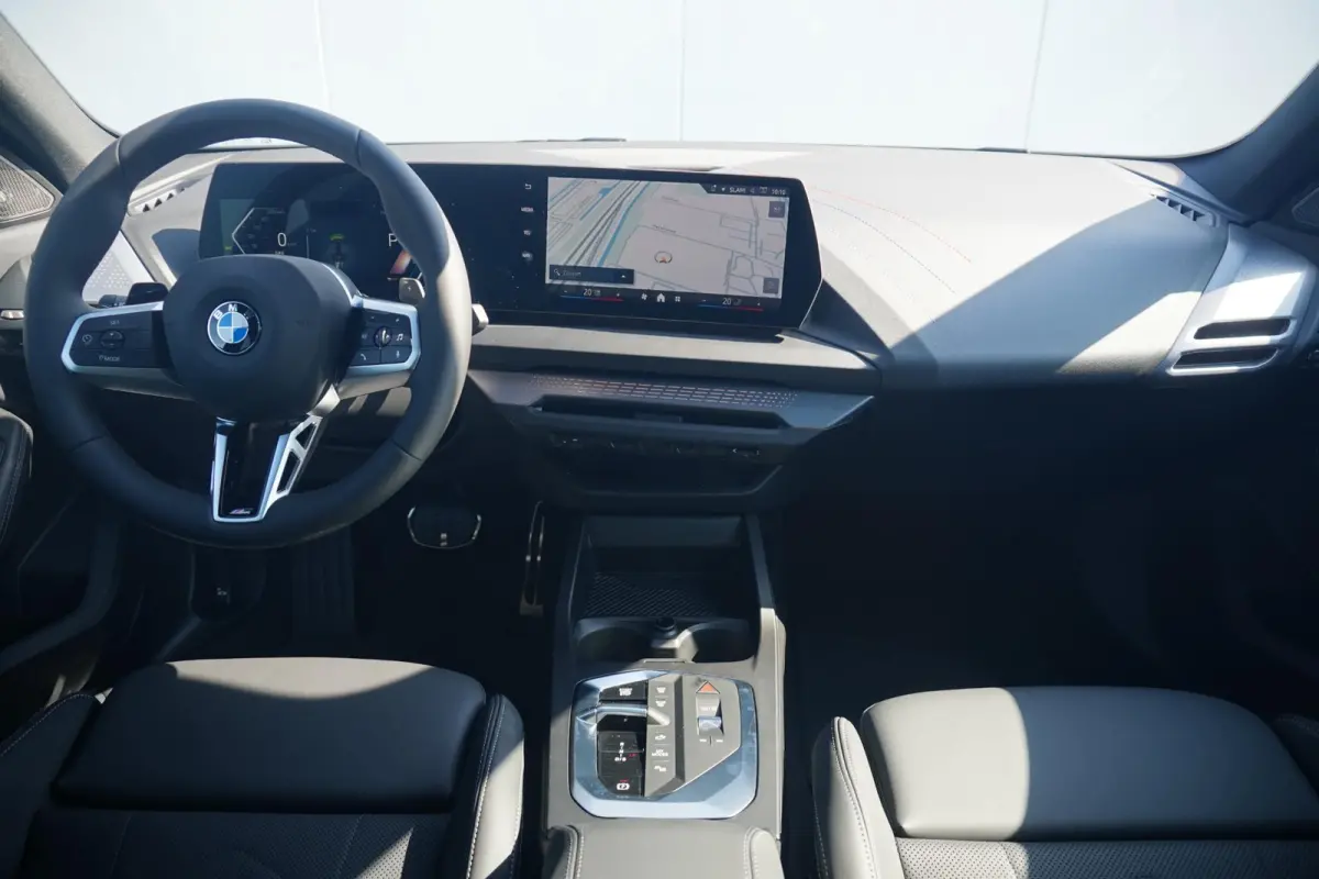 220 | M Sportpakket Pro | Panoramadak | Harman Kardon | Stuurwielrand verwarmd | Trekhaak