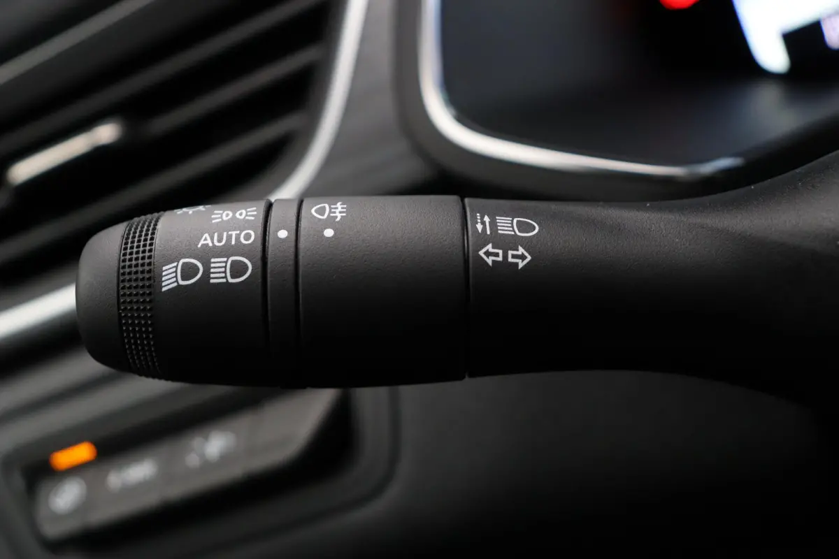1.8 HEV Instyle | Panoramadak | Stoel, Stuur en voorruitverwarming | Lederen bekleding | Elektrische achterklep | Ronomzicht camera | Elektrisch verstelbarre best. stoel |